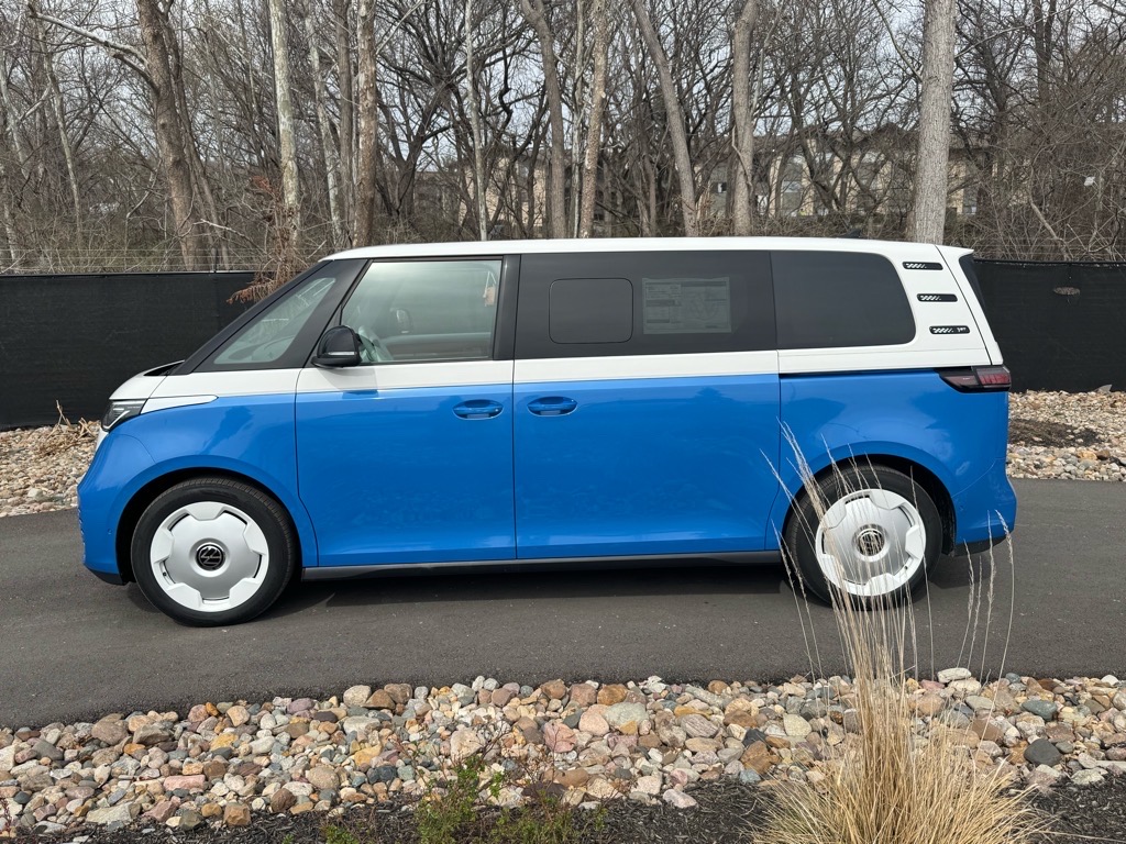 Vehicle image 10 of 46