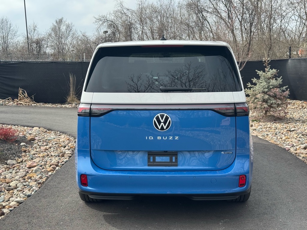 Vehicle image 7 of 46