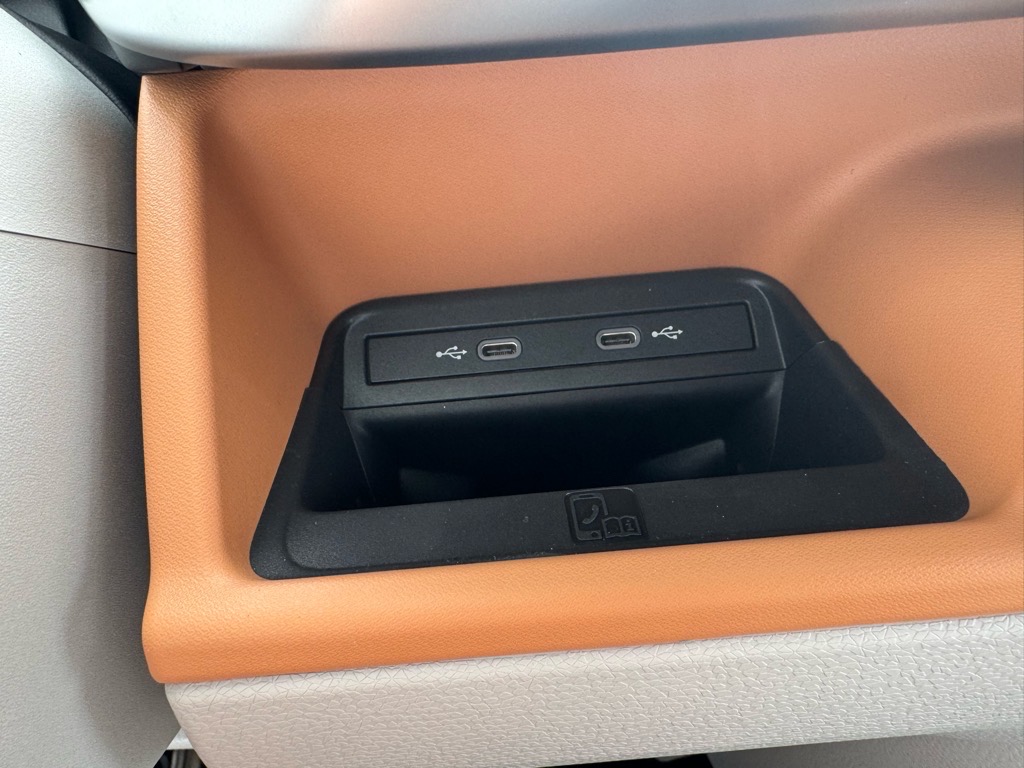 Vehicle image 36 of 46