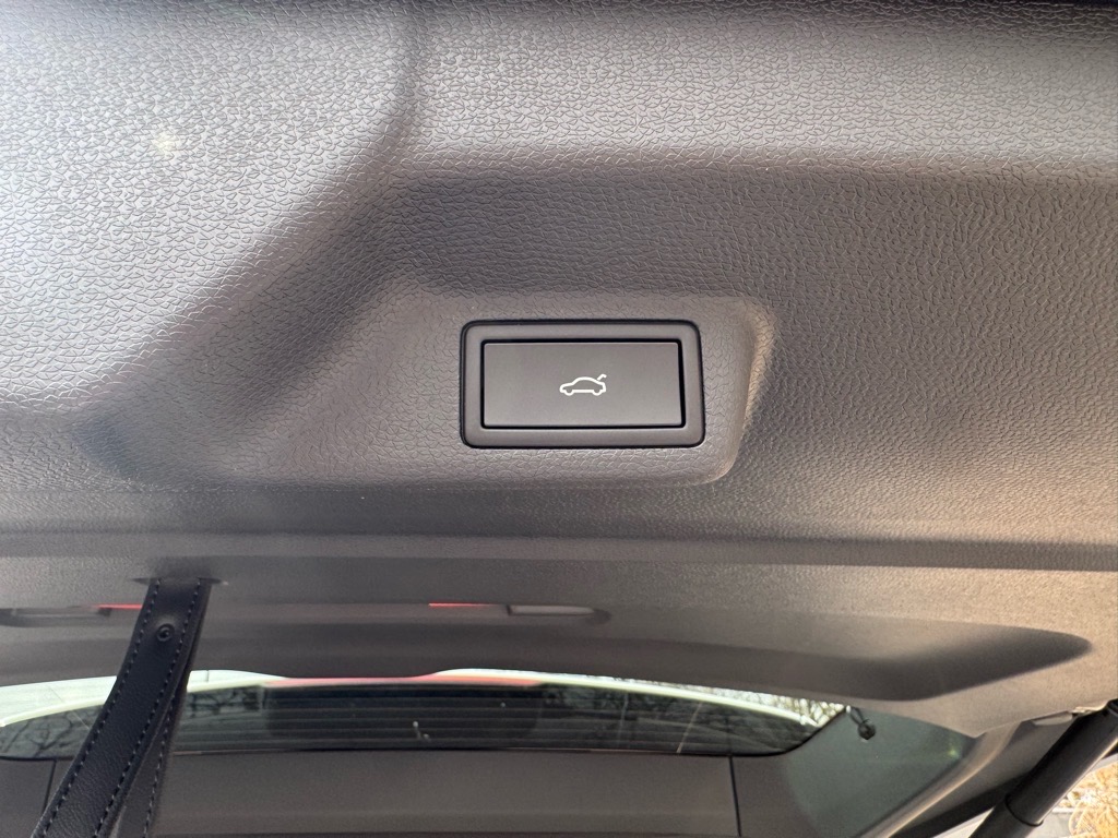 Vehicle image 19 of 46