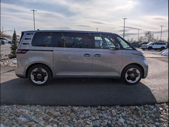 Vehicle image 4 of 58