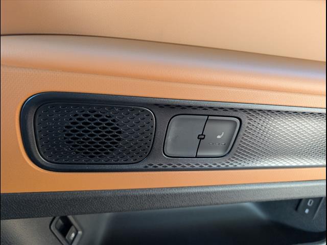Vehicle image 19 of 58