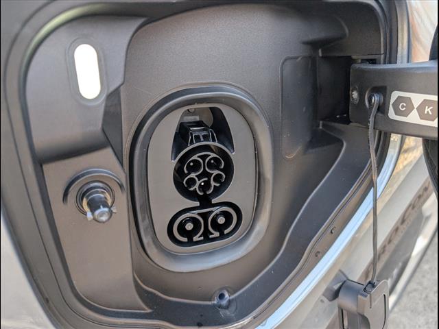 Vehicle image 10 of 58