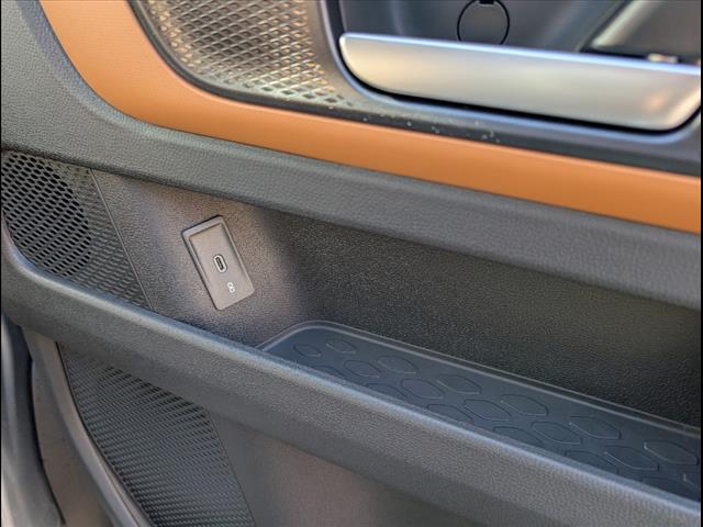 Vehicle image 12 of 58