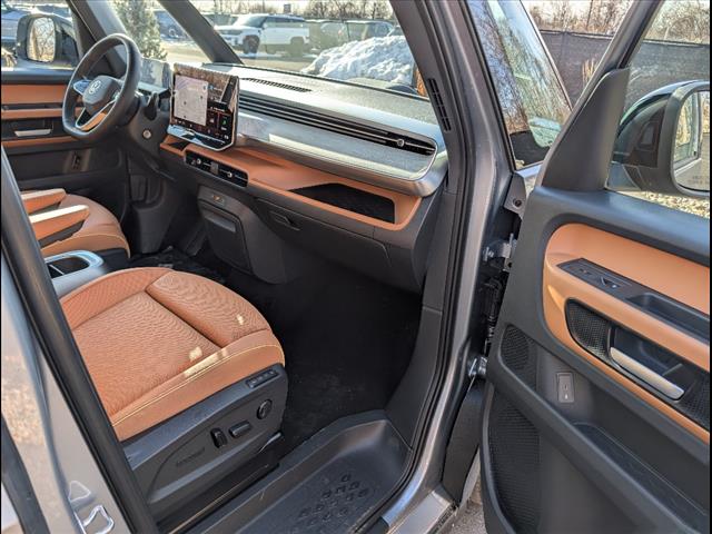 Vehicle image 11 of 58