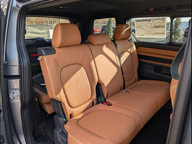 Vehicle image 18 of 58