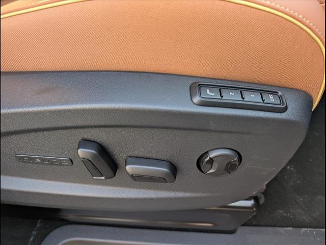 Vehicle image 14 of 58