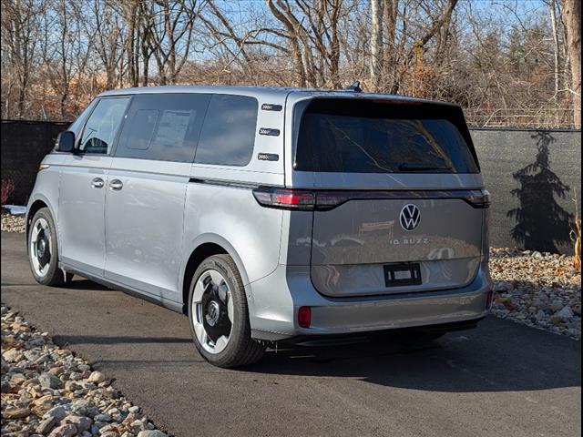Vehicle image 7 of 58