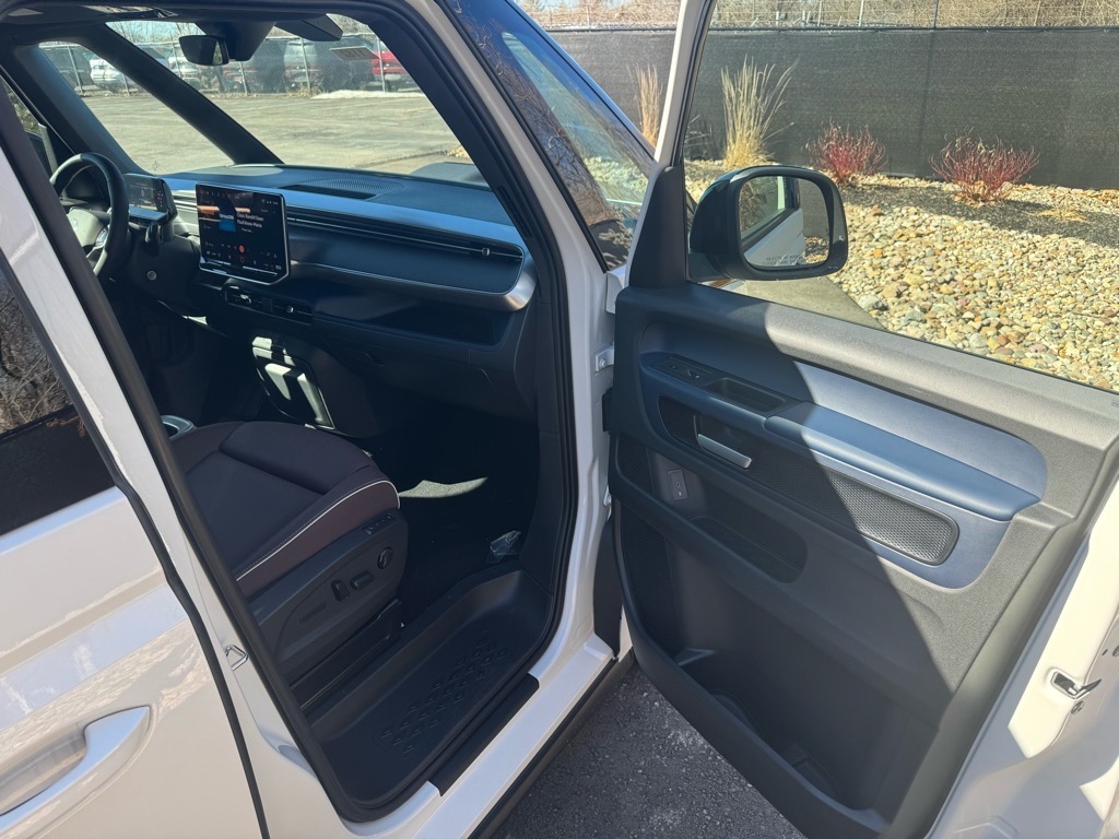 Vehicle image 11 of 47