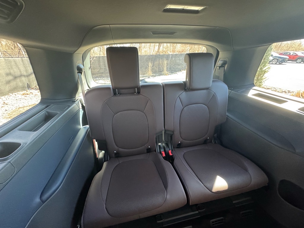 Vehicle image 25 of 47