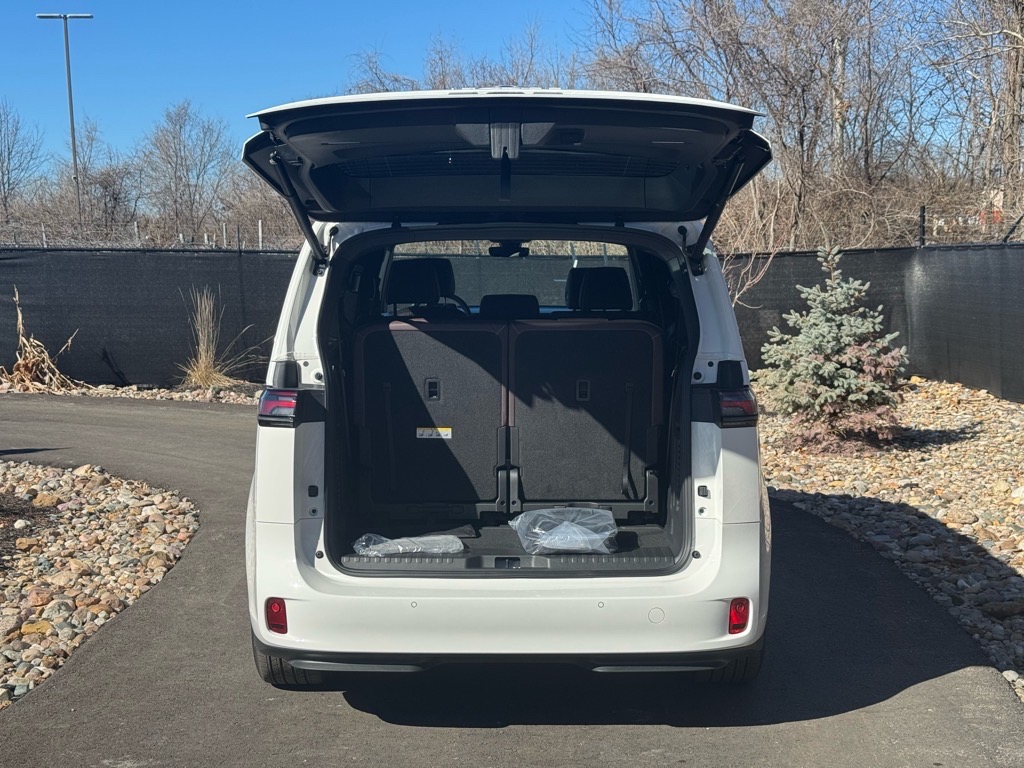 Vehicle image 18 of 47