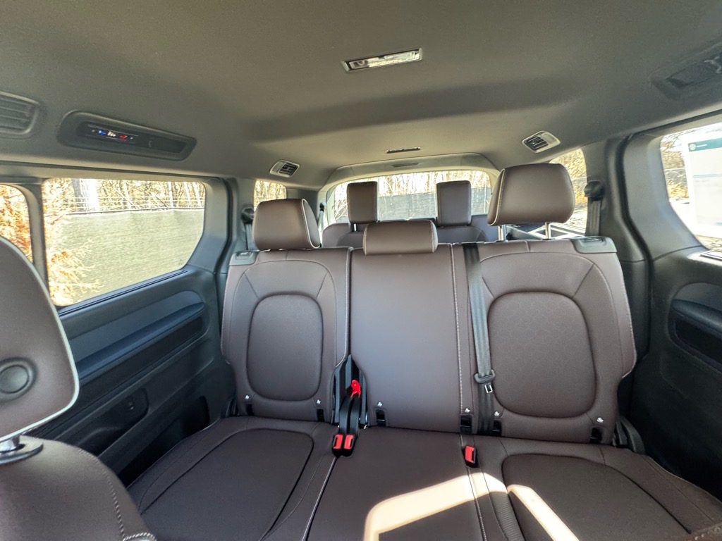 Vehicle image 46 of 47