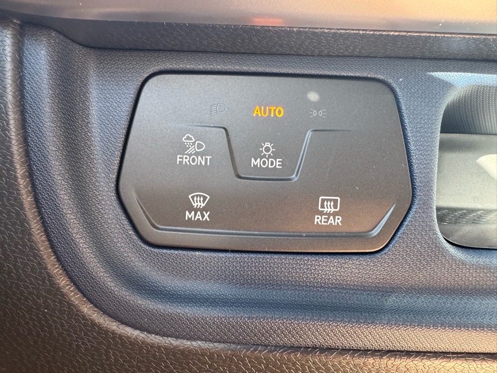 Vehicle image 34 of 47