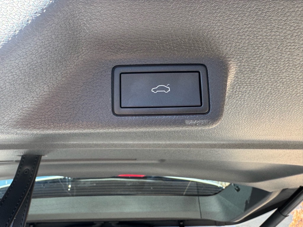 Vehicle image 22 of 47
