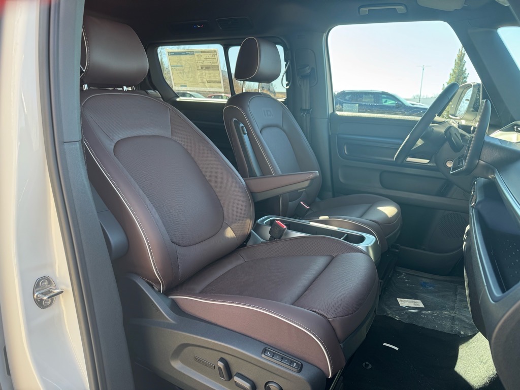 Vehicle image 14 of 47