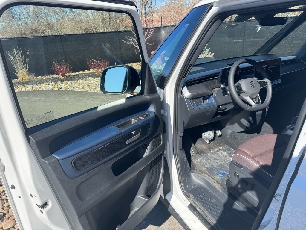 Vehicle image 30 of 47