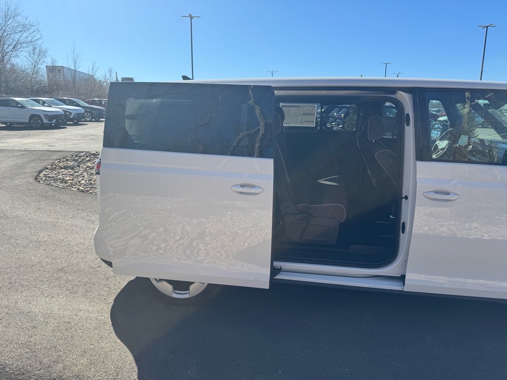 Vehicle image 17 of 47