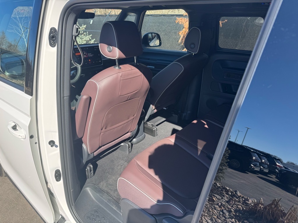Vehicle image 23 of 47