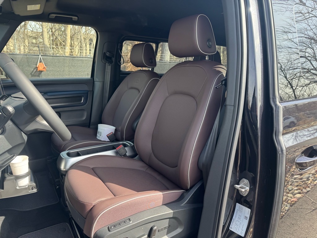Vehicle image 29 of 48