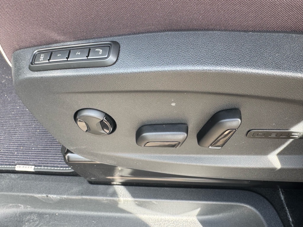 Vehicle image 31 of 48