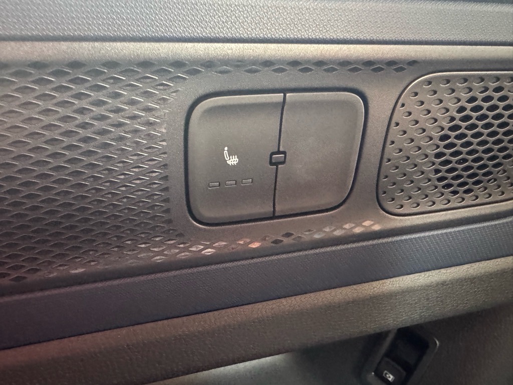 Vehicle image 25 of 48