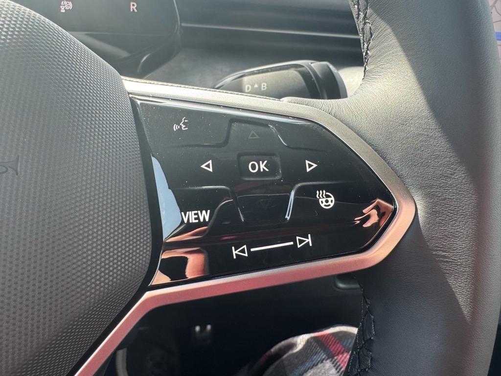Vehicle image 35 of 48