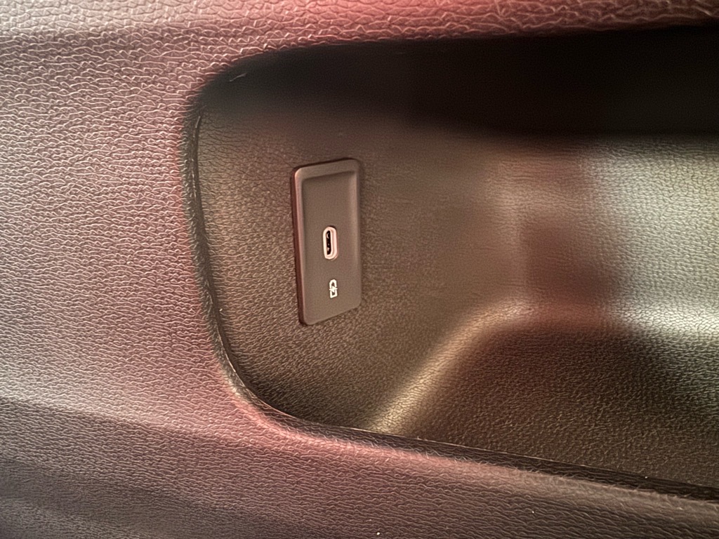 Vehicle image 26 of 48