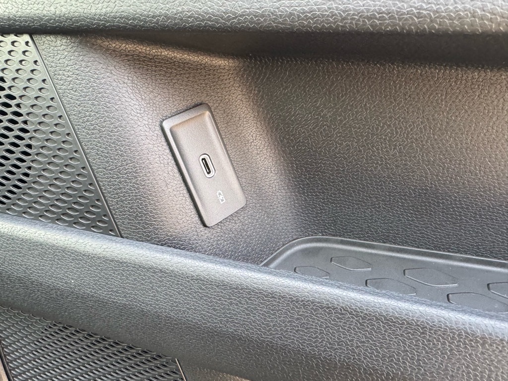 Vehicle image 15 of 48