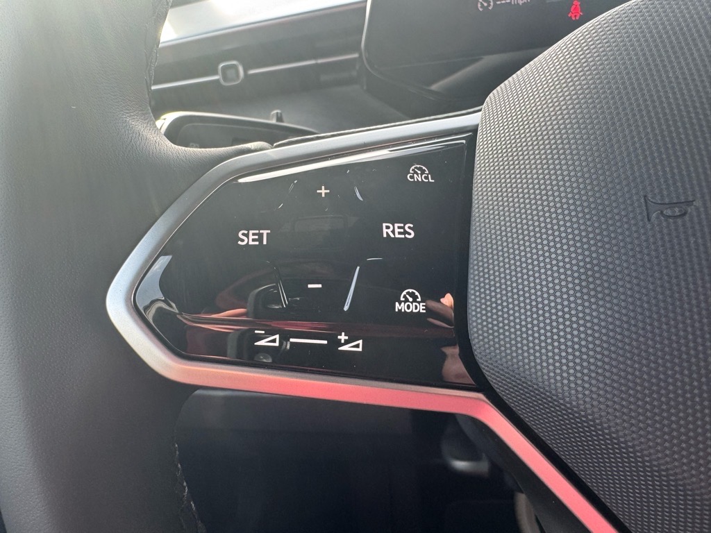 Vehicle image 34 of 48