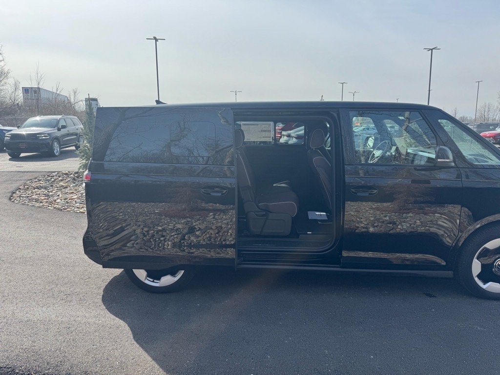 Vehicle image 5 of 48