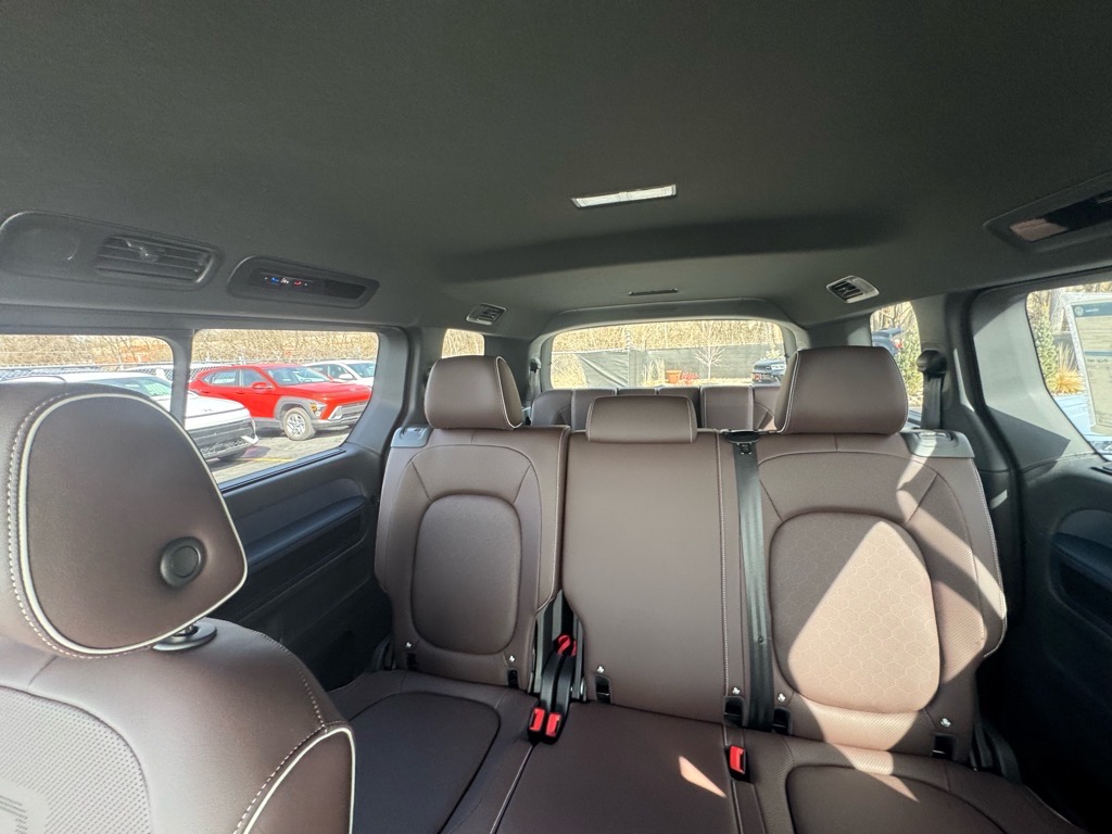 Vehicle image 47 of 48
