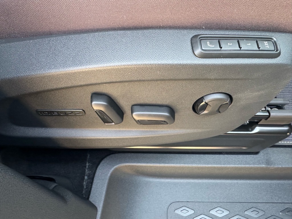 Vehicle image 13 of 48