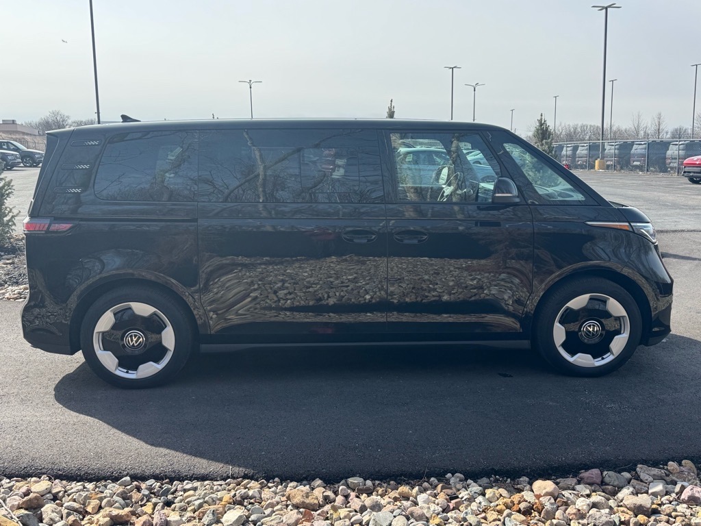 Vehicle image 4 of 48