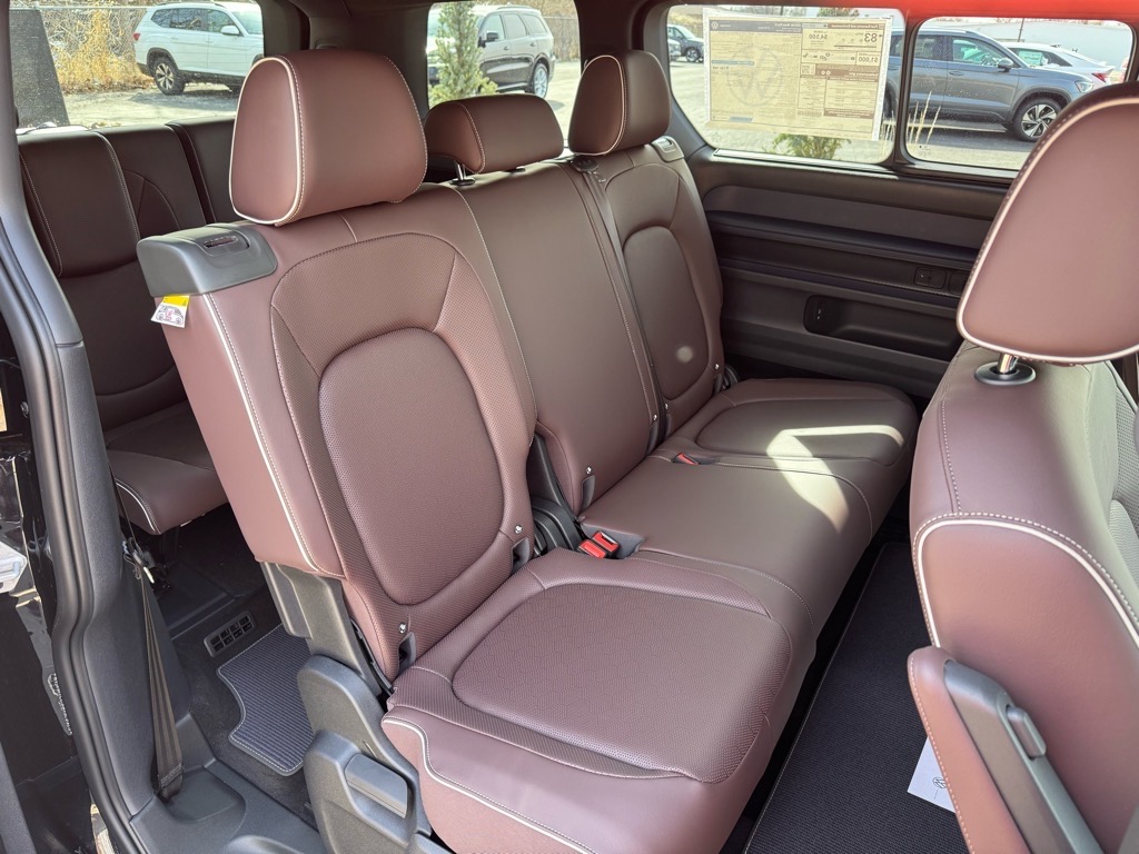 Vehicle image 17 of 48