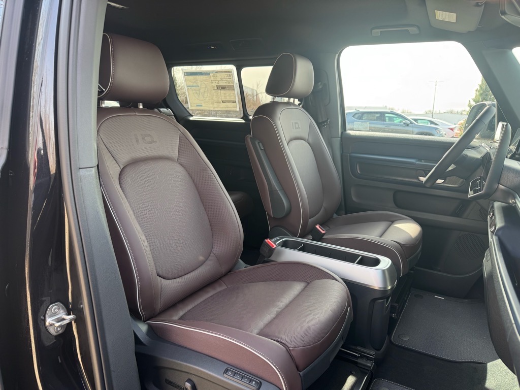 Vehicle image 16 of 48