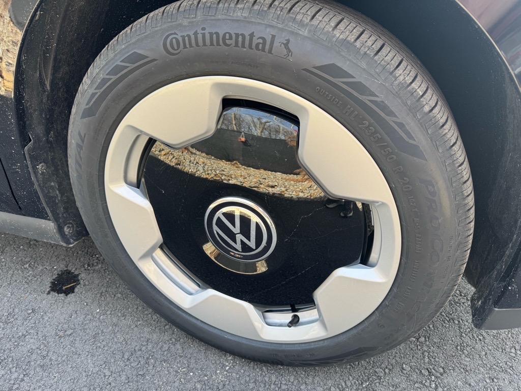 Vehicle image 10 of 48
