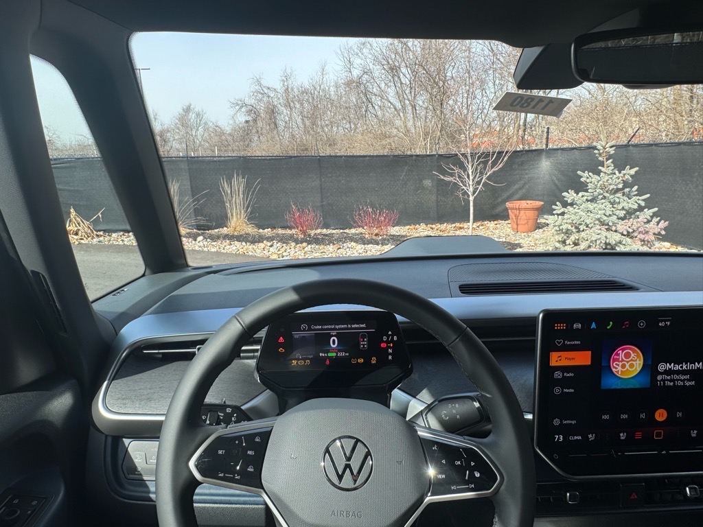 Vehicle image 32 of 48