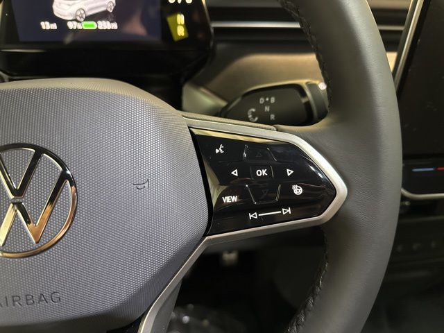 2025 Volkswagen ID. Buzz Pro S Image 17 of 40