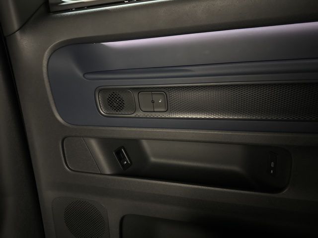 2025 Volkswagen ID. Buzz Pro S Image 28 of 40