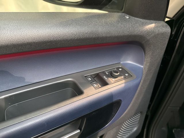 2025 Volkswagen ID. Buzz Pro S Image 12 of 40