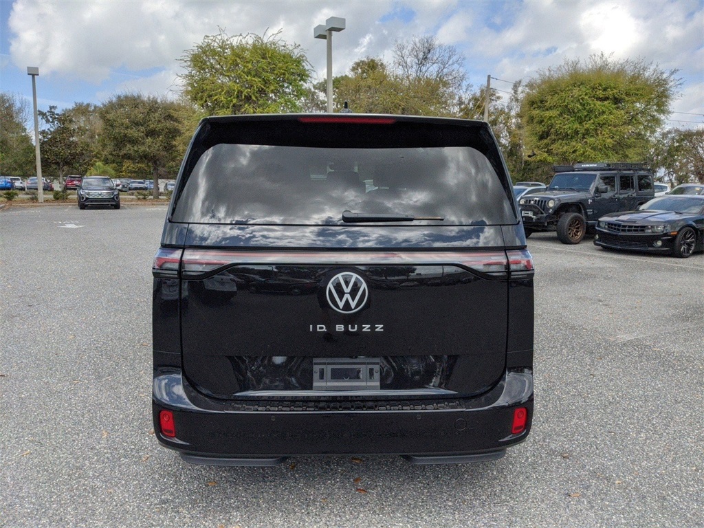 2025 Volkswagen ID. Buzz Pro S Image 10 of 44