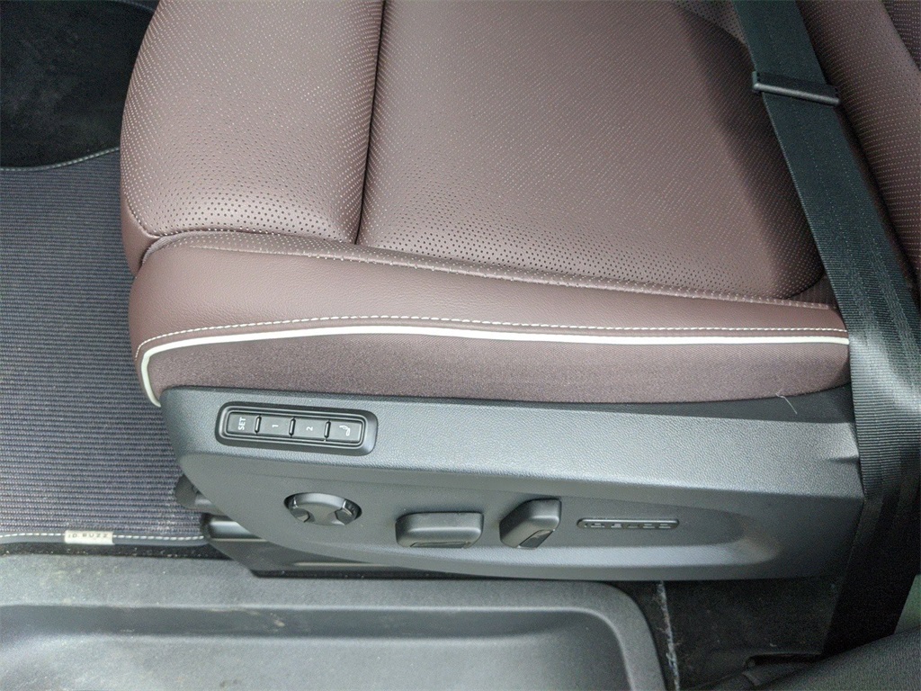2025 Volkswagen ID. Buzz Pro S Image 29 of 44