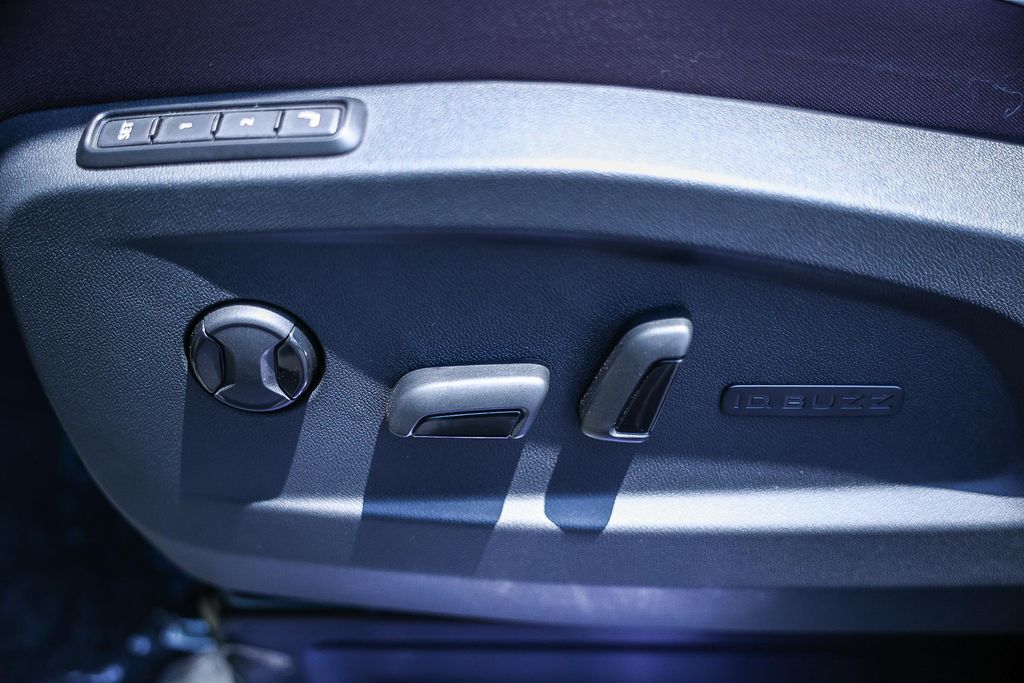 2025 Volkswagen ID. Buzz Pro S Image 39 of 45
