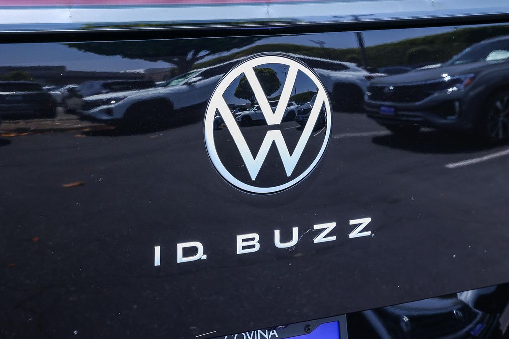 2025 Volkswagen ID. Buzz Pro S Image 12 of 45