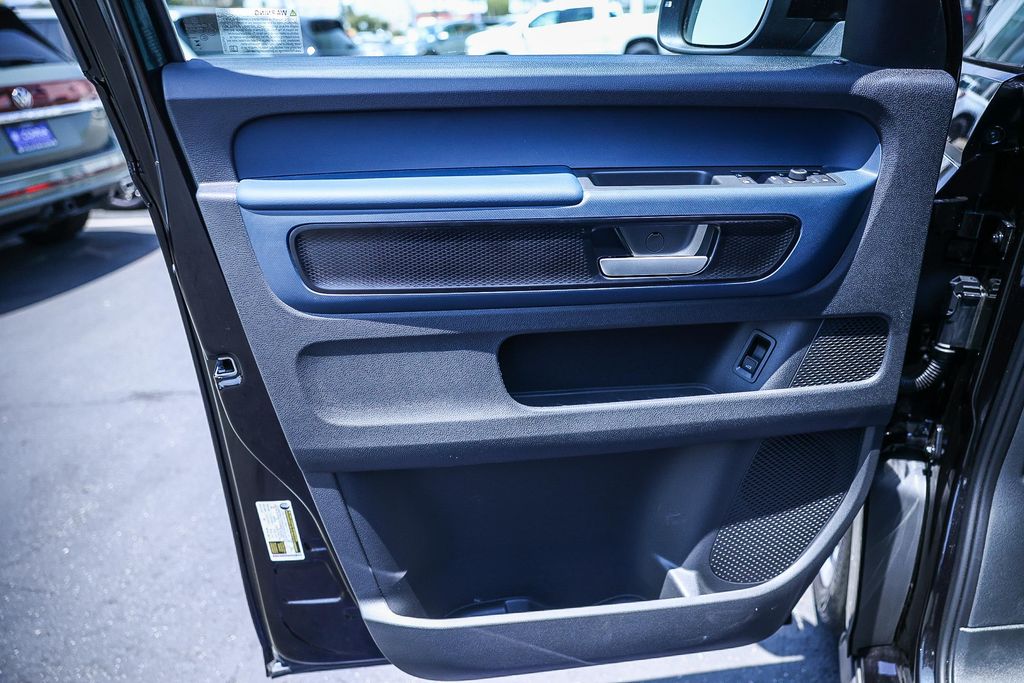 2025 Volkswagen ID. Buzz Pro S Image 38 of 45