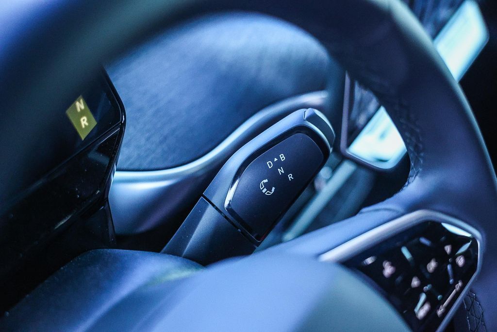 2025 Volkswagen ID. Buzz Pro S Image 40 of 45