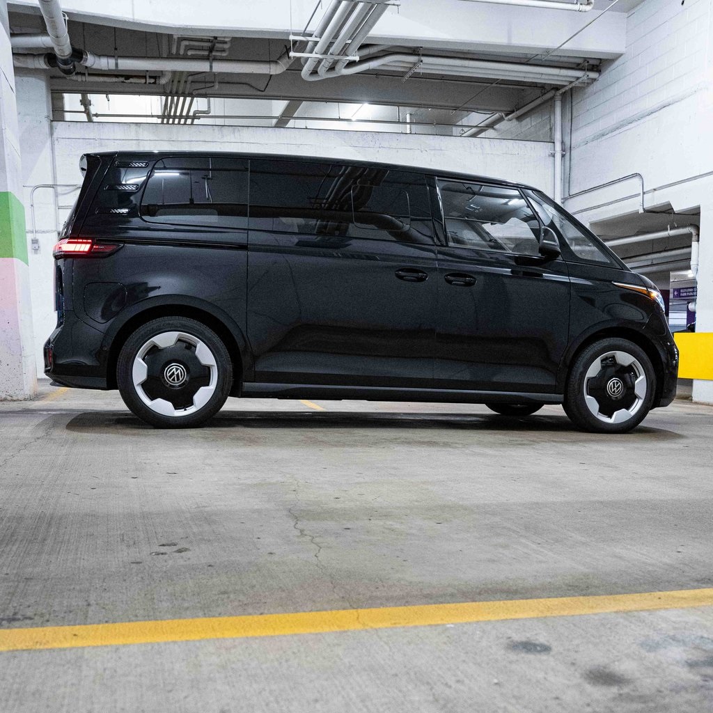 2025 Volkswagen ID. Buzz Pro S Image 2 of 32