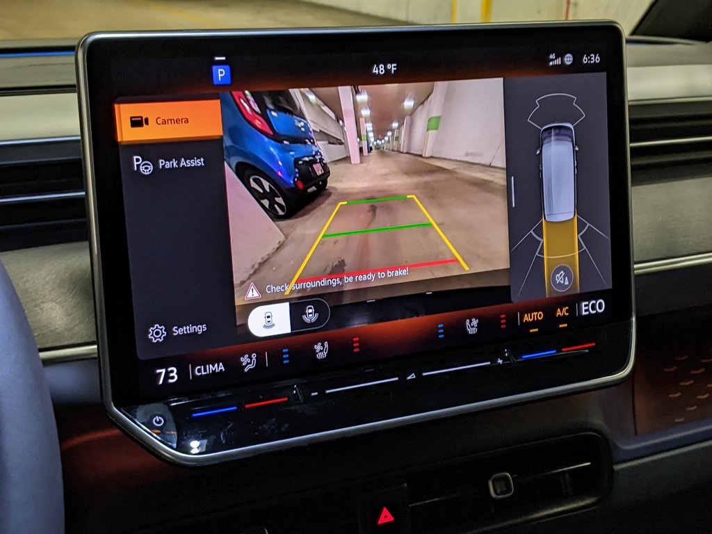 2025 Volkswagen ID. Buzz Pro S Image 17 of 32