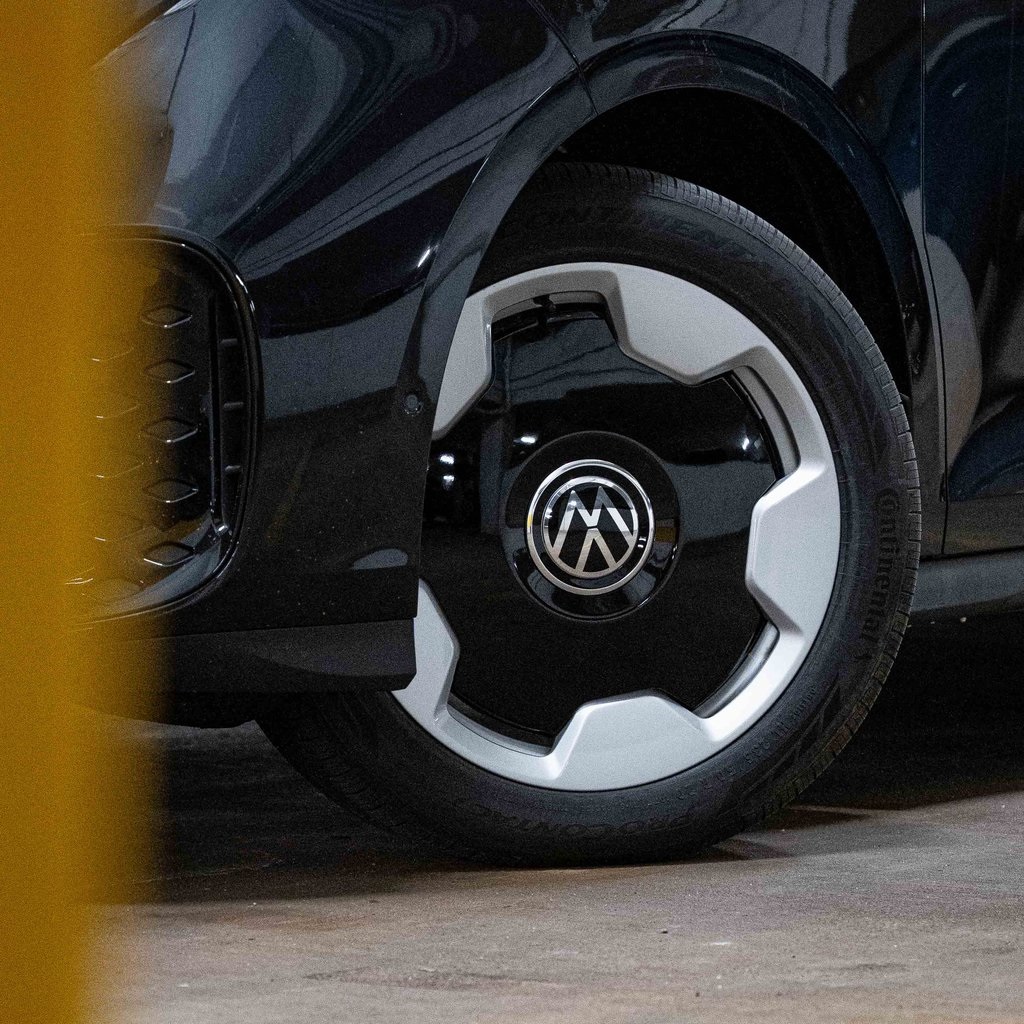 2025 Volkswagen ID. Buzz Pro S Image 28 of 32