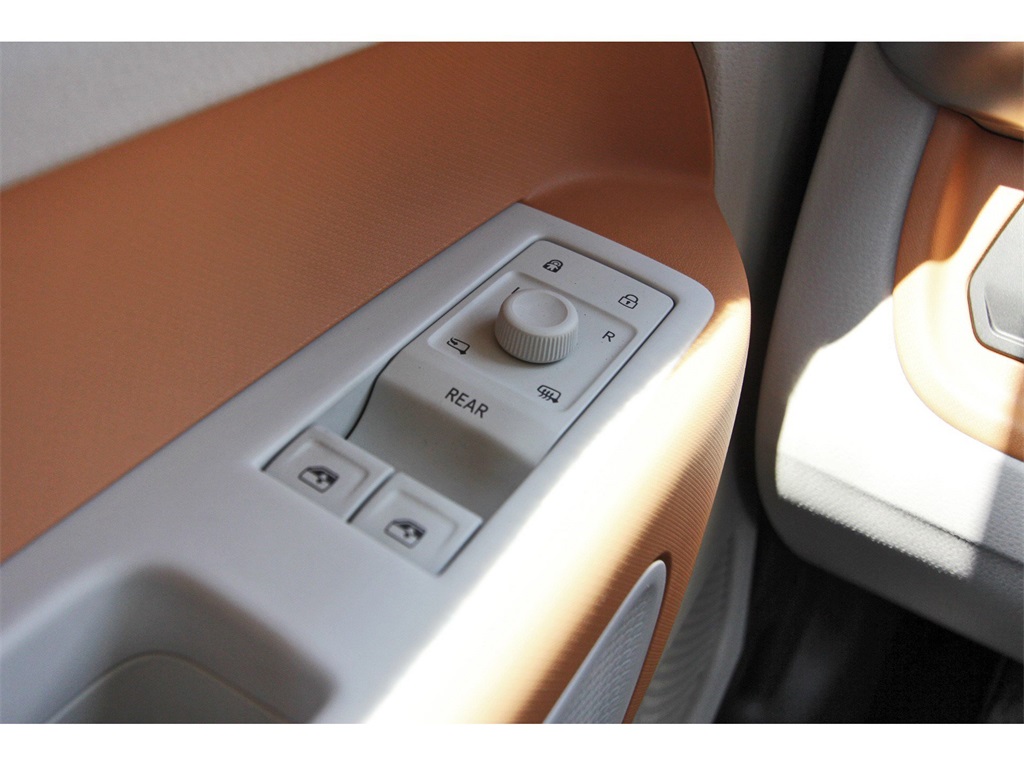 2025 Volkswagen ID. Buzz Pro S Image 31 of 34